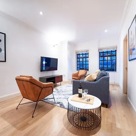 Spacious & Unique Flat In Hoxton - 2 Bed